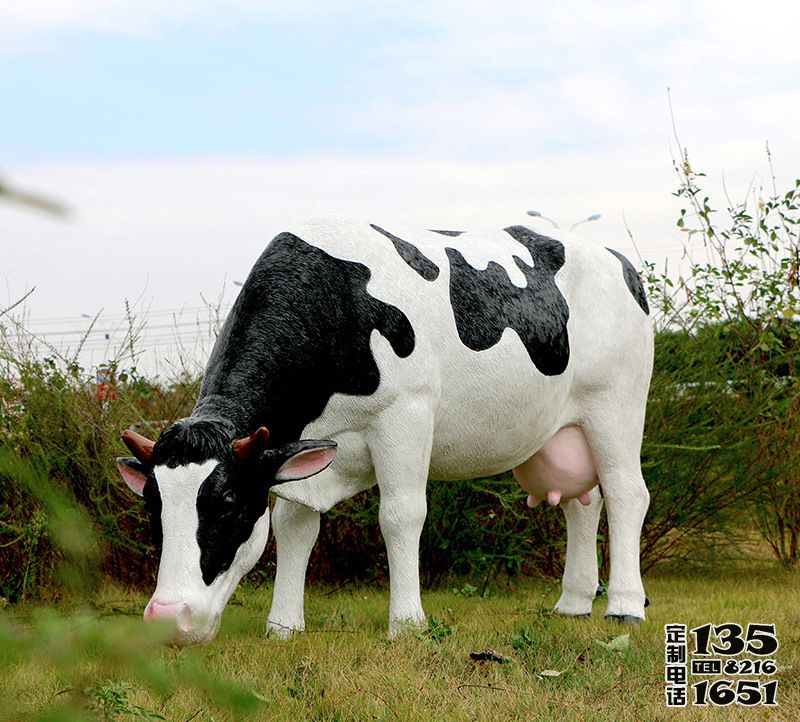 景區草坪玻璃鋼仿真奶牛雕塑 景區草坪玻璃鋼仿真奶牛雕塑