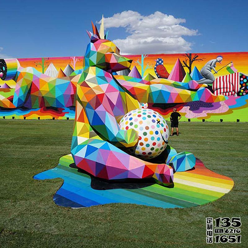 游樂場玻璃鋼彩繪幾何抱球熊雕塑 游樂場玻璃鋼彩繪幾何抱球熊雕塑