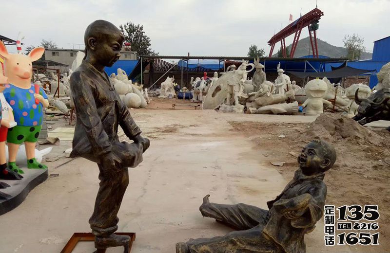 戶外景區(qū)玻璃鋼仿銅民俗小品兒童撞拐雕塑 戶外景區(qū)玻璃鋼仿銅民俗小品兒童撞拐雕塑