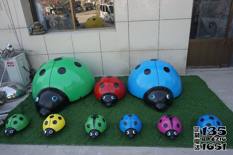 公園擺放的玻璃鋼卡通仿真動(dòng)物瓢蟲雕塑 公園擺放的玻璃鋼卡通仿真動(dòng)物瓢蟲雕塑