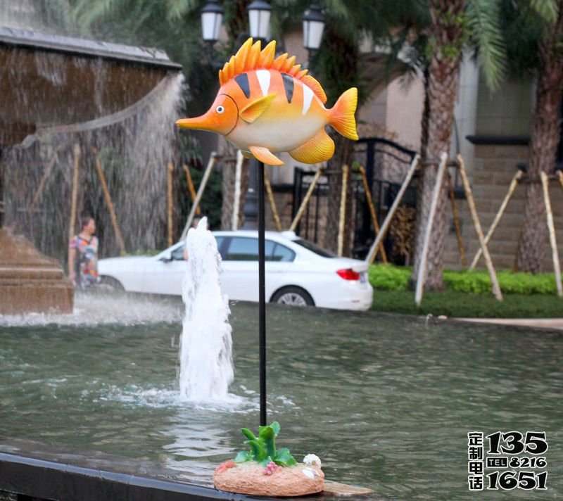 酒店噴泉一只玻璃鋼彩繪卡通魚雕塑 酒店噴泉一只玻璃鋼彩繪卡通魚雕塑