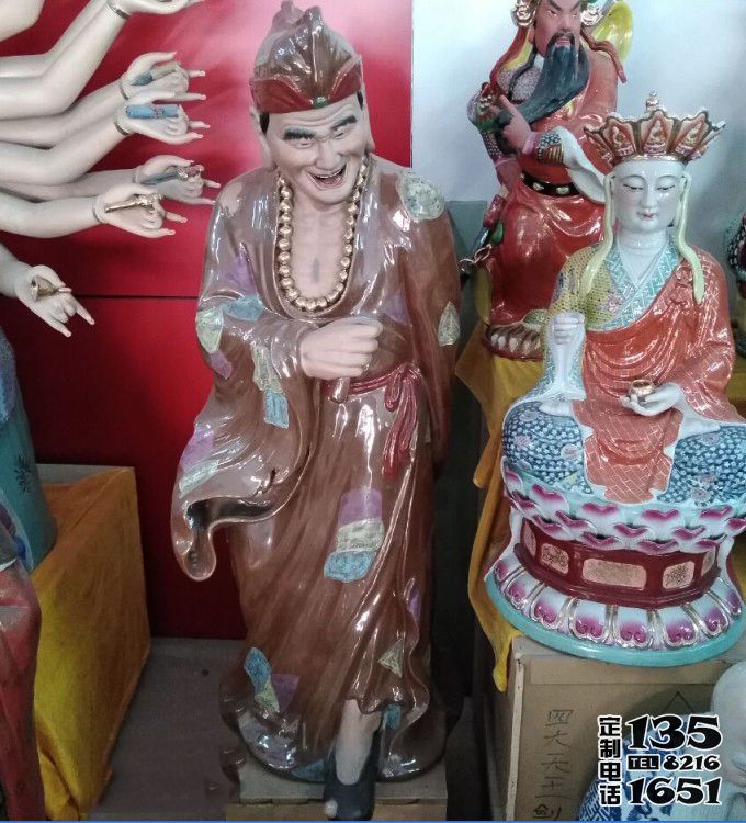 彩繪玻璃鋼景觀活佛濟(jì)公雕塑 彩繪玻璃鋼景觀活佛濟(jì)公雕塑