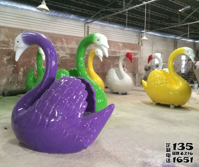 游樂場(chǎng)大型玻璃鋼卡通彩繪天鵝雕塑 游樂場(chǎng)大型玻璃鋼卡通彩繪天鵝雕塑