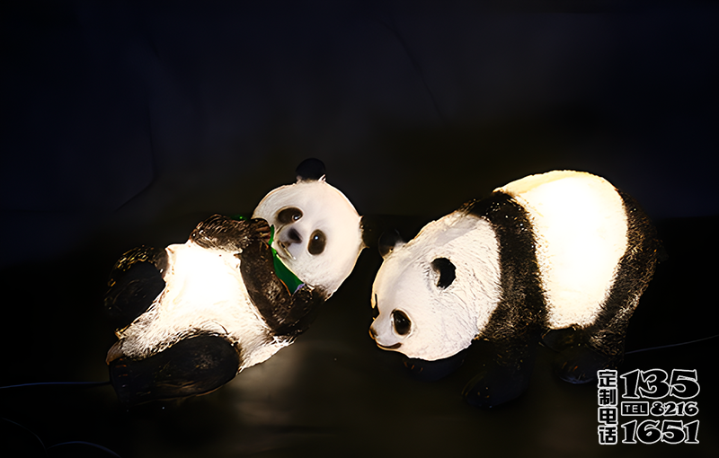 玻璃鋼發(fā)光熊貓雕塑 玻璃鋼發(fā)光熊貓雕塑
